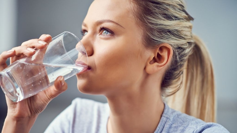 Uống nước khoáng với sữa đặc có tốt không? 1