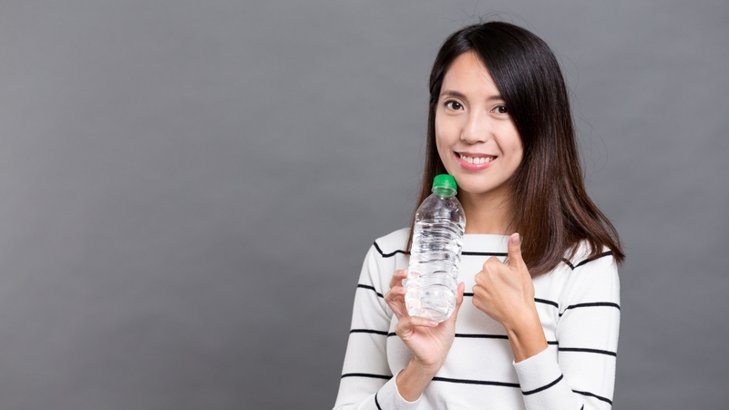 Việc bổ sung nước có tính kiềm nhẹ được cho là có thể góp phần giảm tình trạng dư axit trong chế độ ăn nhiều đạm hoặc thực phẩm chế biến