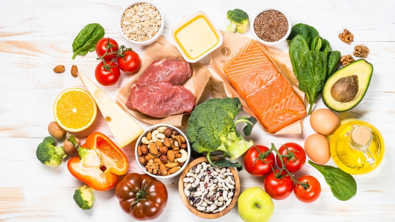 Việc ăn uống đa dạng, đủ chất và duy trì sinh hoạt lành mạnh vẫn là yếu tố nền tảng cho sức khỏe