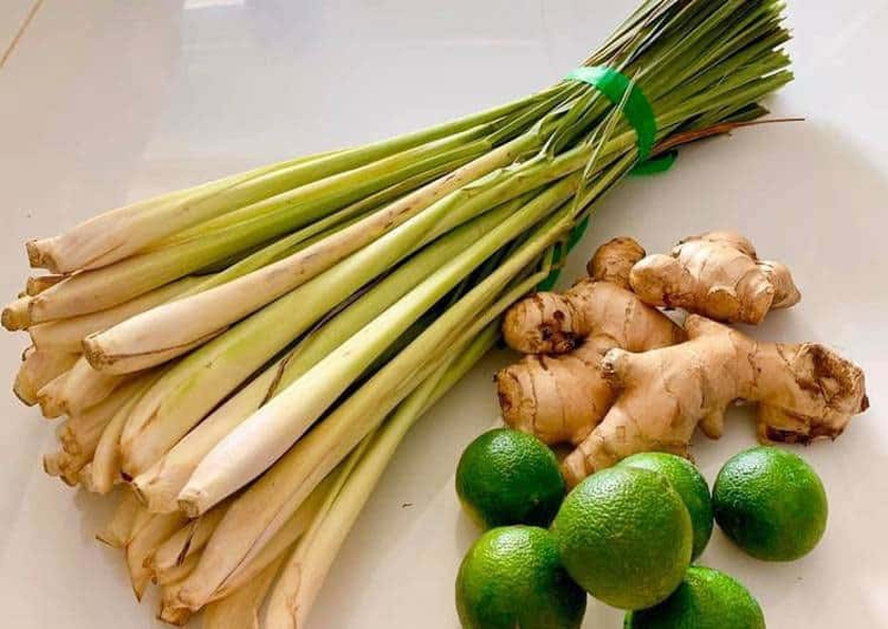 Nước sả gừng gồm 3 thành phần chính gồm: chanh, sả và gừng