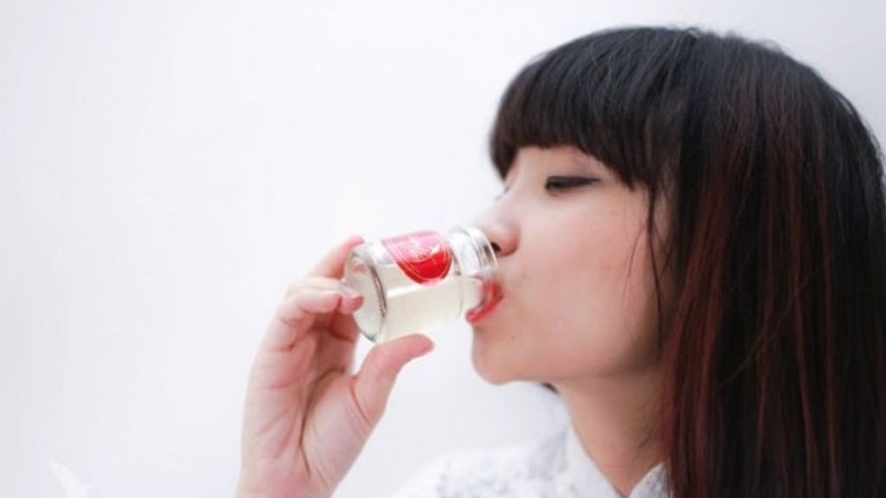 Uống nước yến sào cao cấp Nunest đông trùng hạ thảo 15%: Tốt cho cơ thể! 1