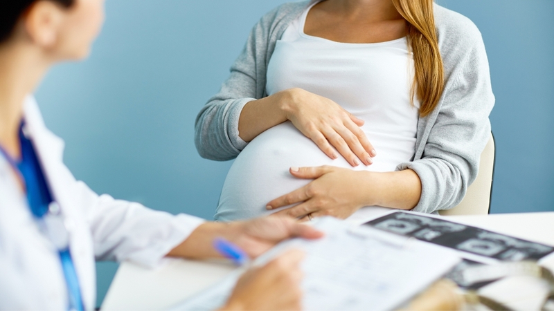 Khám thai định kỳ, làm xét nghiệm máu và trao đổi với bác sĩ sẽ giúp xác định nhu cầu chính xác và điều chỉnh liều phù hợp