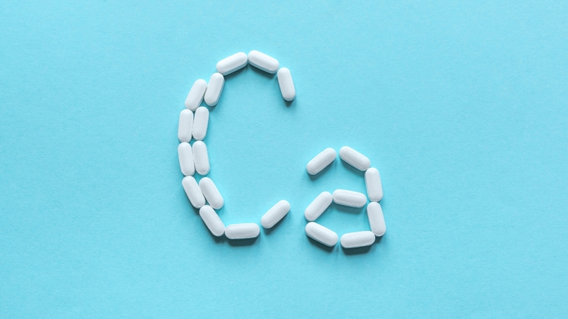 Trước khi bổ sung canxi, điều cần thiết là phải chọn đúng loại phù hợp với nhu cầu và tình trạng sức khỏe