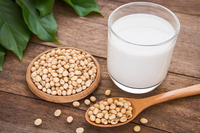 Sữa đậu nành sẽ giúp bạn cải thiện và loại bỏ các nốt mụn trên da