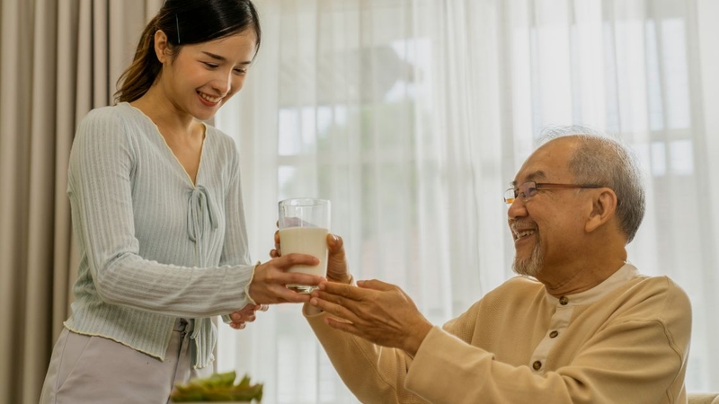 Chỉ nên&nbsp;uống sữa Ensure&nbsp;như cách bổ sung dinh dưỡng ngoài chế độ ăn