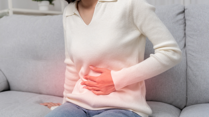 Người có dạ dày nhạy cảm nếu uống sữa khi bụng rỗng có thể gây ra cảm giác khó chịu