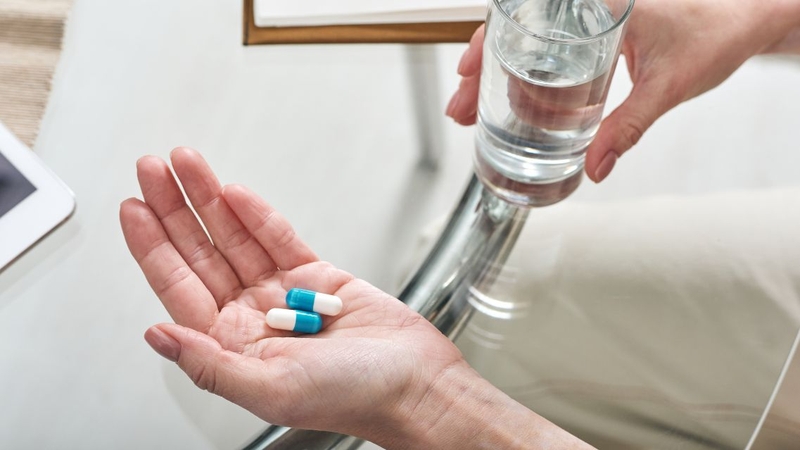 Sử dụng thuốc đúng liều giúp kiểm soát dị ứng và hạn chế rủi ro cho gan