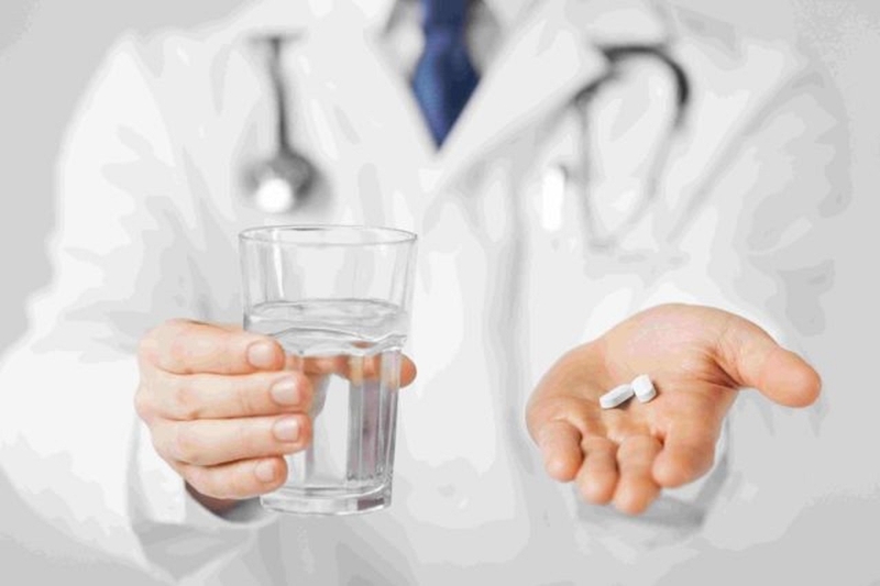 Thuốc làm tan sỏi dạng uống có thành phần là axit mật giúp bào mòn từ từ sỏi cholesterol