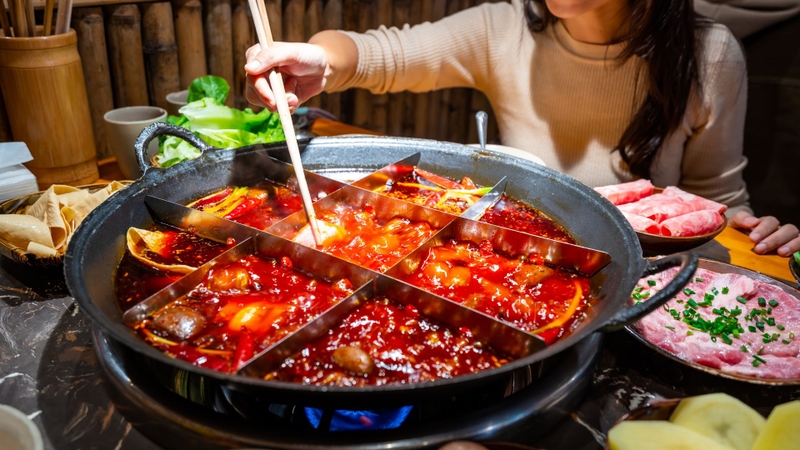 Hạn chế thực phẩm kích thích như đồ cay, nhiều dầu mỡ, cà phê, rượu bia và nước có gas