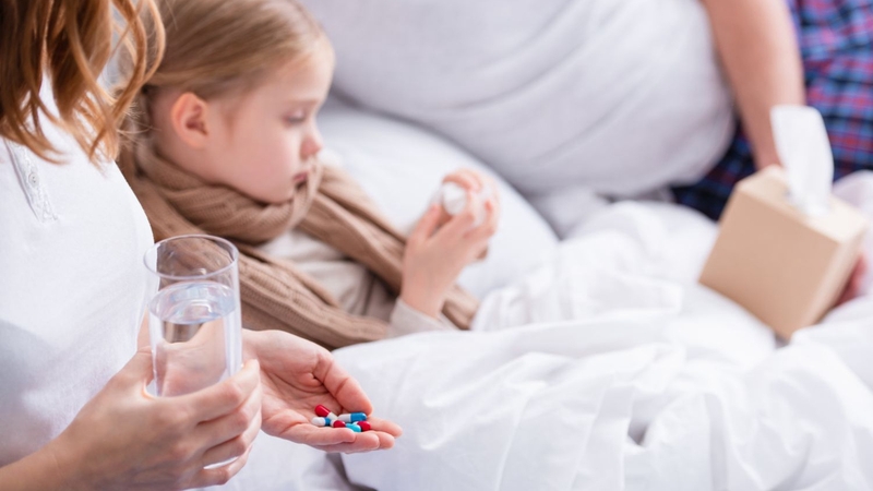 Sốt quá cao có thể ảnh hưởng đến tốc độ hạ sốt sau khi uống thuốc