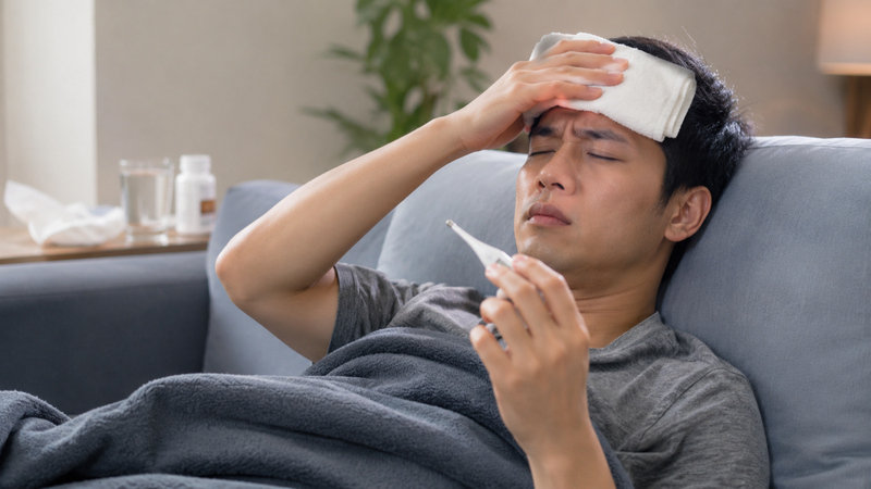 Theo dõi các dấu hiệu bất thường khi sốt không thuyên giảm