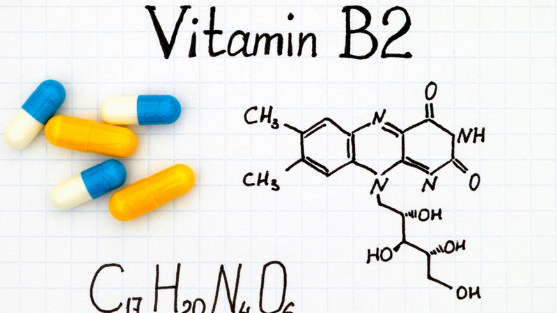 Vitamin B2 có thể tạo màu vàng tươi hoặc vàng huỳnh quang trong nước tiểu