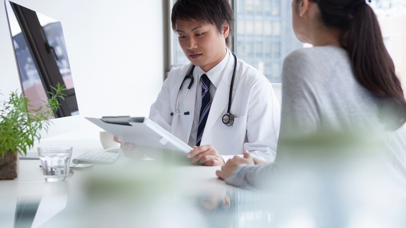 Tham khảo ý kiến bác sĩ hoặc dược sĩ để chọn thuốc tránh thai phù hợp