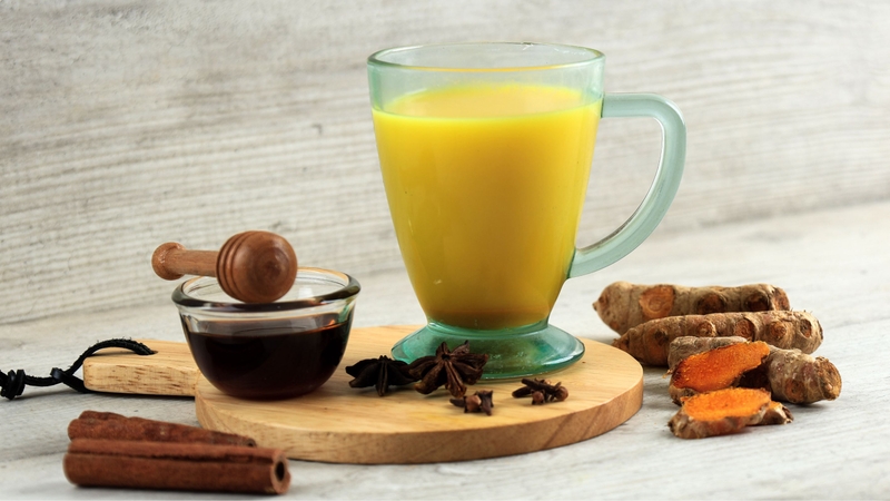 Curcumin trong tinh bột nghệ giúp thúc đẩy quá trình phục hồi và tái tạo làn da bị tổn thương