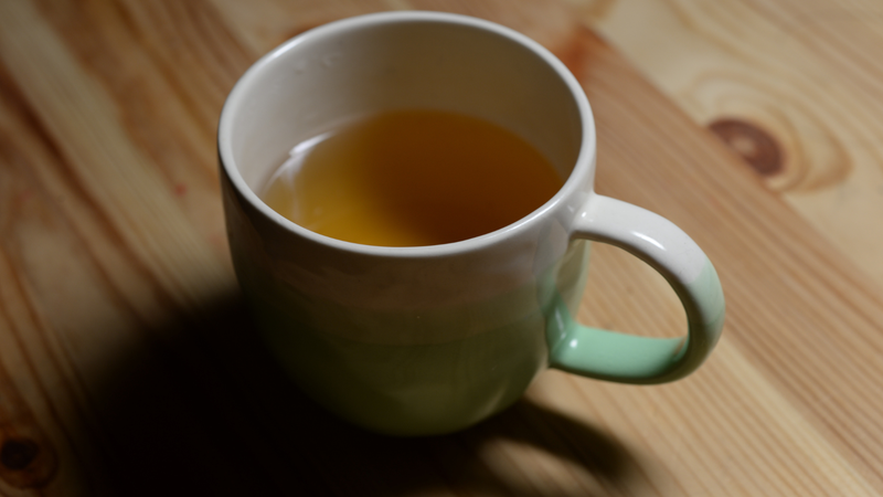 Người có dạ dày nhạy cảm cần lưu ý khi uống tỏi ngâm mật ong