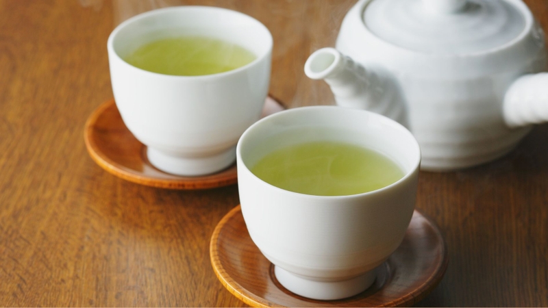 Nên uống trà xanh với lượng vừa phải
