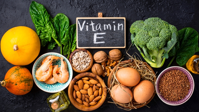 Ưu tiên bổ sung vitamin E qua chế độ ăn đa dạng trước khi cân nhắc sử dụng viên uống