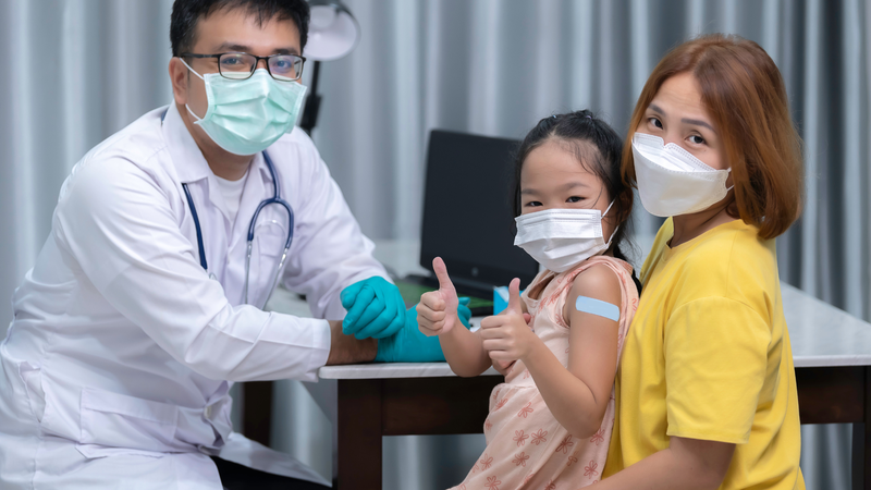 Trẻ em từ 12 tháng tuổi nên được tiêm vắc xin phòng thủy đậu