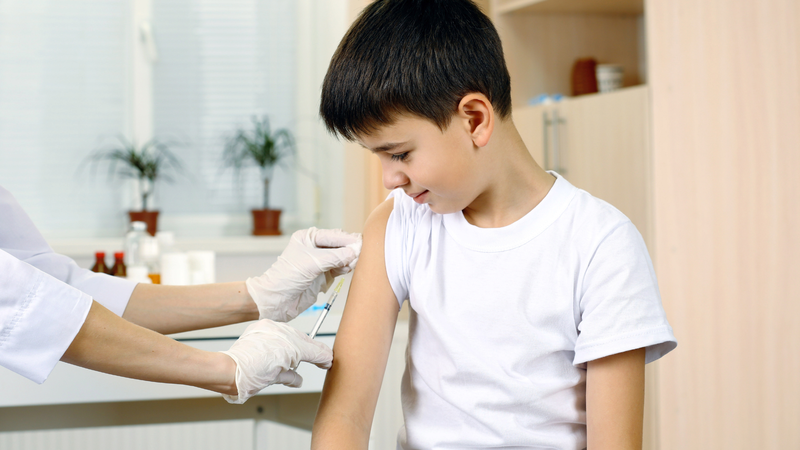 Vắc xin MMRV được thiết kế với 2 liều cơ bản, bắt đầu từ khi trẻ đủ 12 tháng tuổi