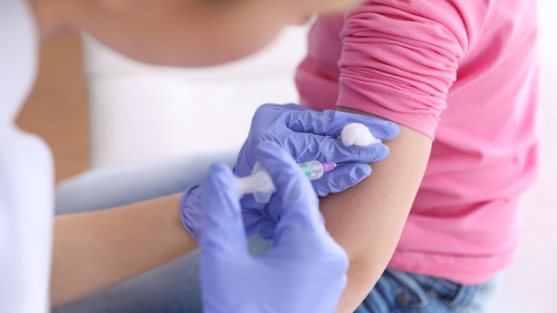 Vắc xin não mô cầu có tác dụng phụ gì không?