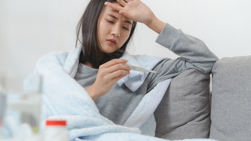 Sốt nhẹ là phản ứng thường gặp sau khi tiêm vắc xin