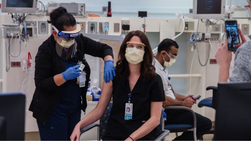 Vắc xin Pfizer đạt hiệu quả khoảng 95% trong phòng lây nhiễm SARS-CoV-2 ở người tiêm đủ liều