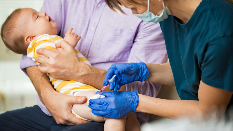 Phác đồ tiêm 2 mũi, tùy thuộc vào độ tuổi và lịch sử tiêm