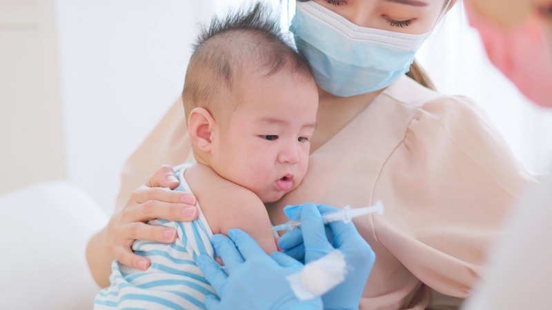 Trẻ cần tiêm vắc xin sởi theo đúng độ tuổi và lịch khuyến cáo