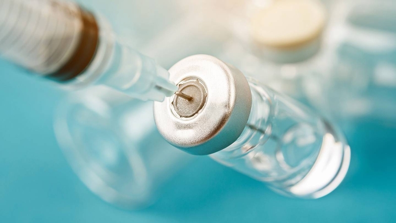 Vaccine Adenovirus hoạt động bằng cách kích thích hệ miễn dịch của cơ thể sản xuất các kháng thể chống lại virus này