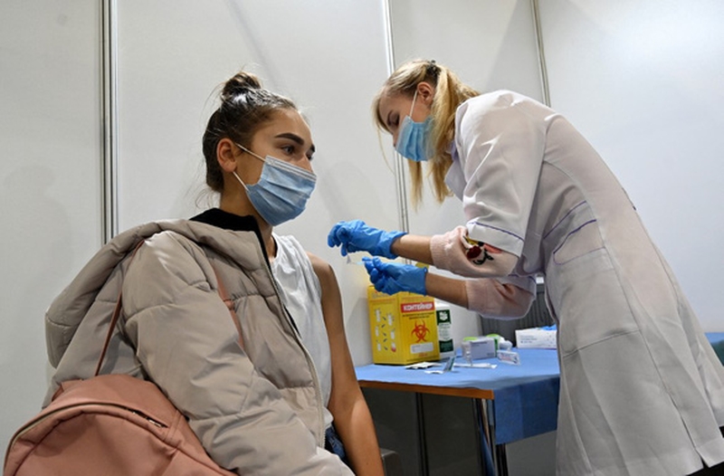 Tiêm vắc xin Covid-19 có thể gây trễ kinh nguyệt nhưng không gây sinh non2