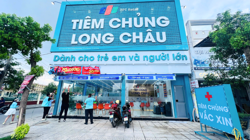 Tiêm chủng Long Châu cung cấp nhiều loại vắc xin cho trẻ em và người lớn, trong đó có vắc xin 6 trong 1