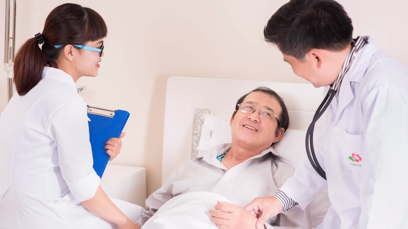 Bệnh nhân, gia đình và đội ngũ y tế sẽ phải đối mặt với nhiều vấn đề khi người bệnh nhận chẩn đoán ung thư