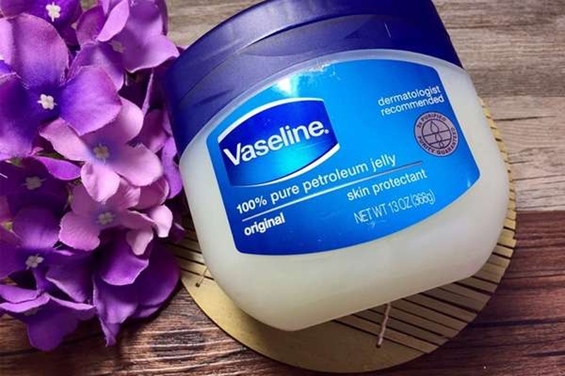 vaseline-co-tri-tham-mat-khong 3.jpg