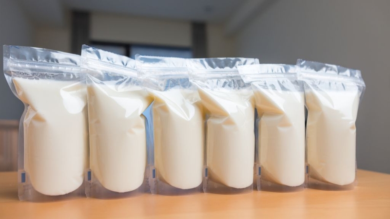 Bảo quản sữa trong túi trữ chuyên dụng đã tiệt trùng