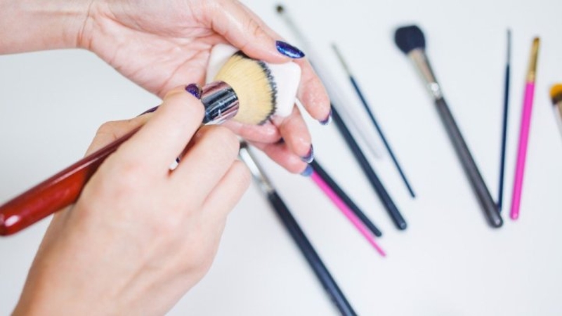 5 bước vệ sinh cọ trang điểm không phải ai cũng biết 2