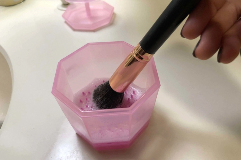 5 bước vệ sinh cọ trang điểm không phải ai cũng biết 3
