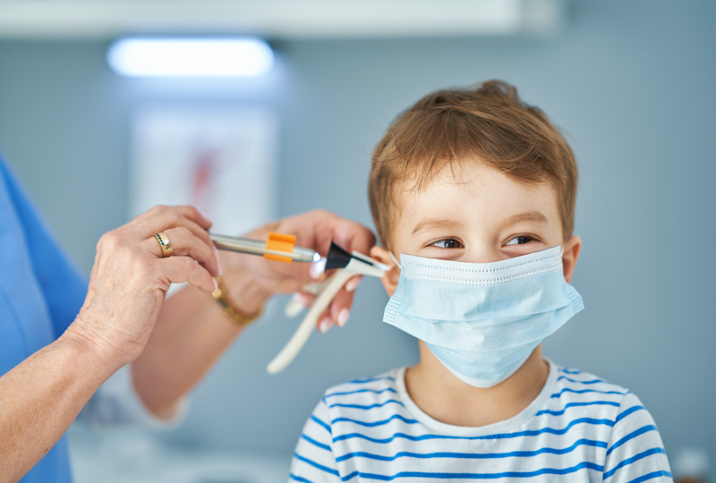 Vệ sinh tai, mũi, họng đúng cách cho bé yêu với Livespo Navax1