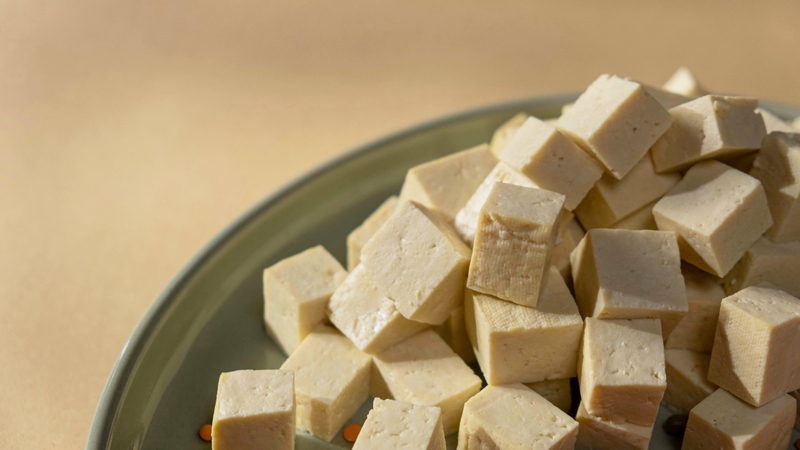 Để tránh thiếu hụt dinh dưỡng, người ăn chay nên bổ sung đậu nành và các chế phẩm từ đậu