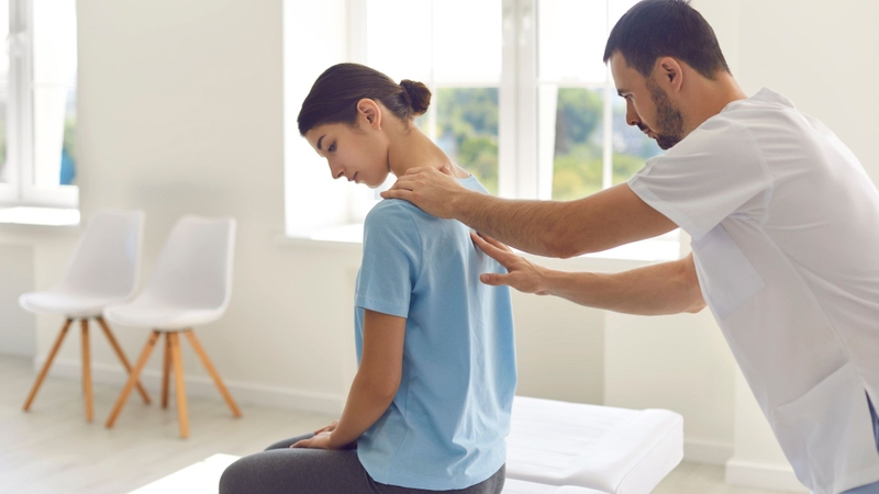 Duy trì tư thế sinh hoạt đúng cách đóng vai trò quan trọng