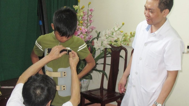 Lo lắng vẹo cột sống tự phát ở trẻ em 4