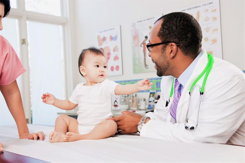 Thông thường, bớt đỏ sẽ tự mờ dần nhưng số ít trường hợp nghiêm trọng hơn, cần bác sĩ can thiệp điều trị