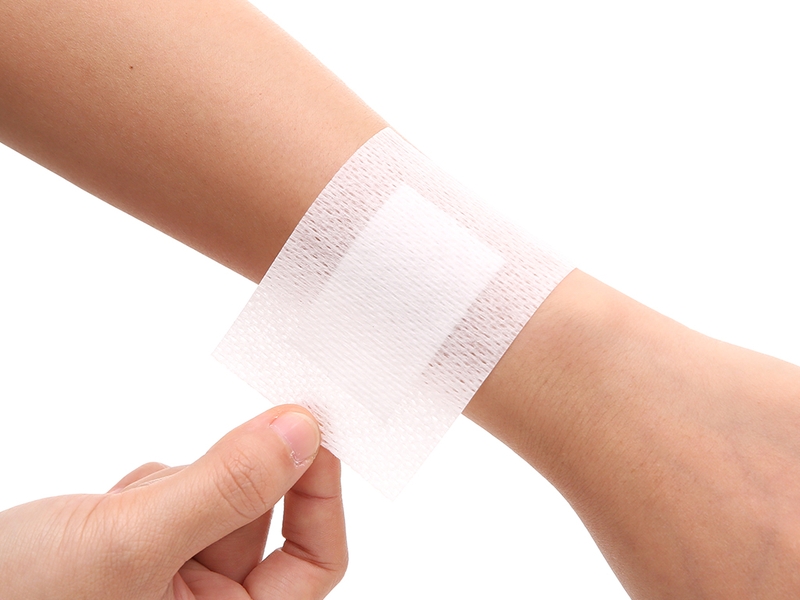 Băng kín vết thương để tránh nhiễm trùng