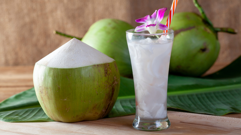 Nhiều người thường băn khoăn vết thương hở uống nước dừa được không