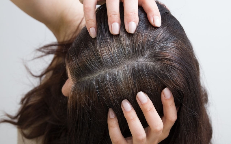 Vì sao 40 tuổi tóc bạc trắng? Giải pháp cho tình trạng này 1