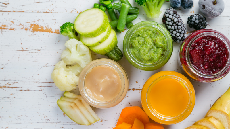 Chế độ dinh dưỡng cân đối giúp cung cấp đủ dưỡng chất cần thiết, hỗ trợ bé mọc răng đúng thời điểm