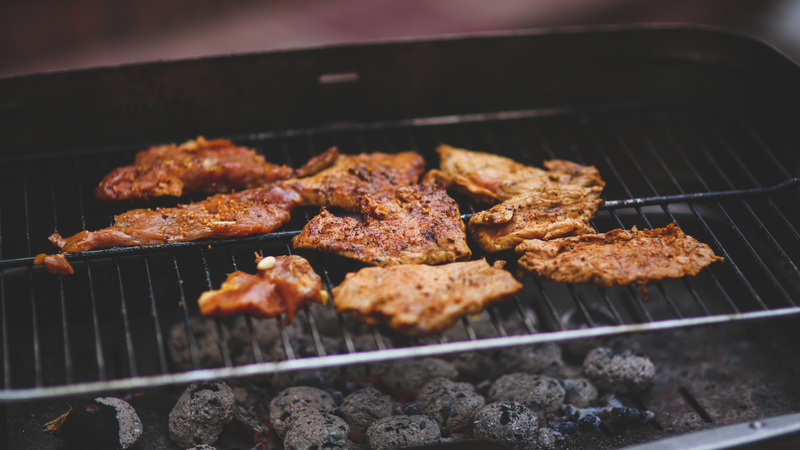 Các thực phẩm giàu đạm thường thấy ngày Tết dễ tăng acid uric trong máu