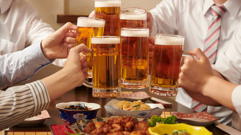 Tiêu thụ nhiều bia rượu làm tăng nguy cơ bị gout