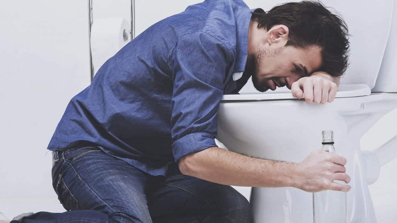 Vì sao bị đau đầu khi uống rượu? 2