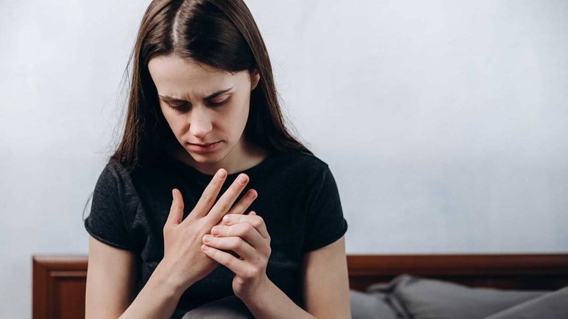 Vì sao bị đau khớp ngón tay sau khi ngủ dậy? 2