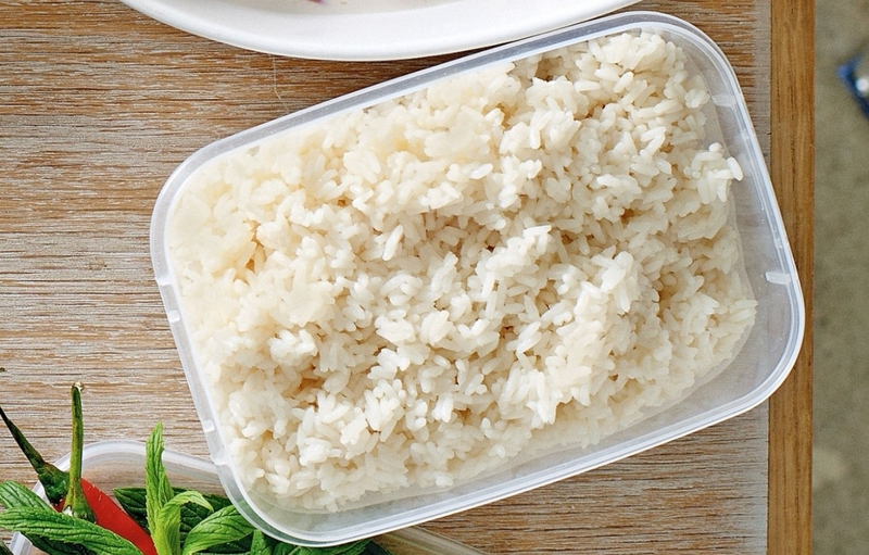 Vì sao cơm nhanh thiu? Bật mí cách bảo quản cơm hiệu quả 4